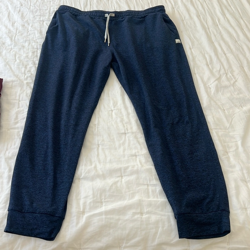 Vuori joggers in ash navy blue